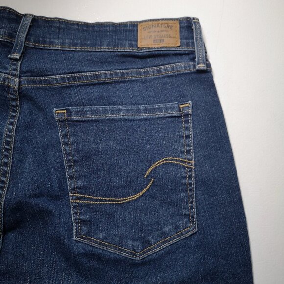 Signature Levi Strauss Gold Ladies Totally Shaping Bootcut Medium Wash Jeans - Picture 4 of 12